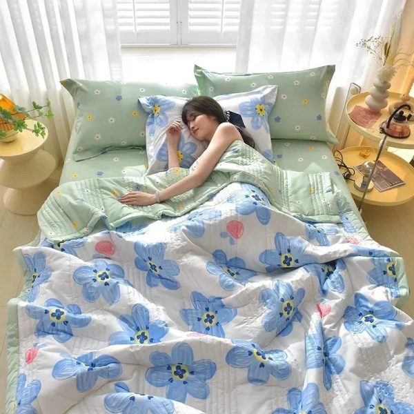 Blue Floral Strawberries Polyester Quilt Blanket Comforter Set