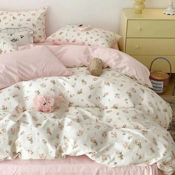 Pastel Pink Floral Polyester Bedding Set with Bed Sheet